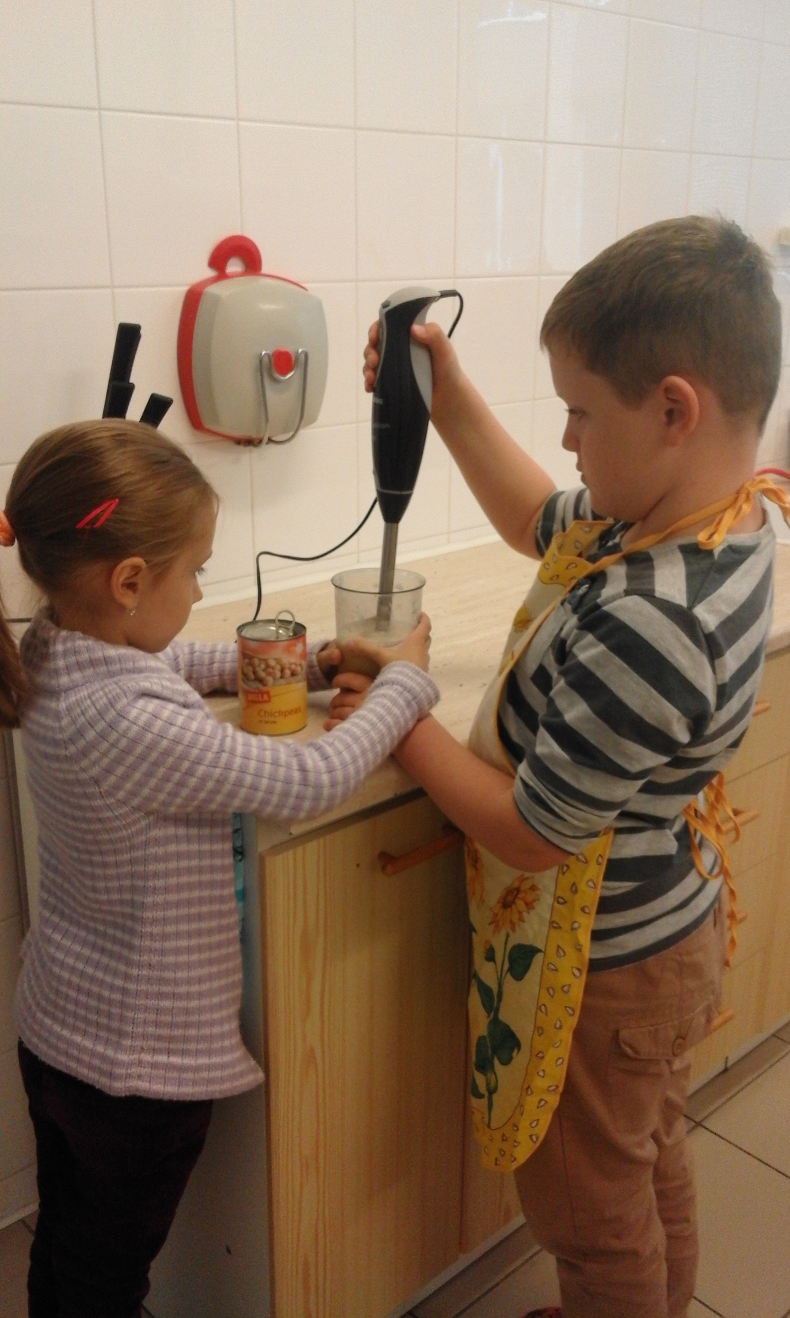 Po slití je nutné cizrnu řádně rozdrtit ponorným mixerem. 1