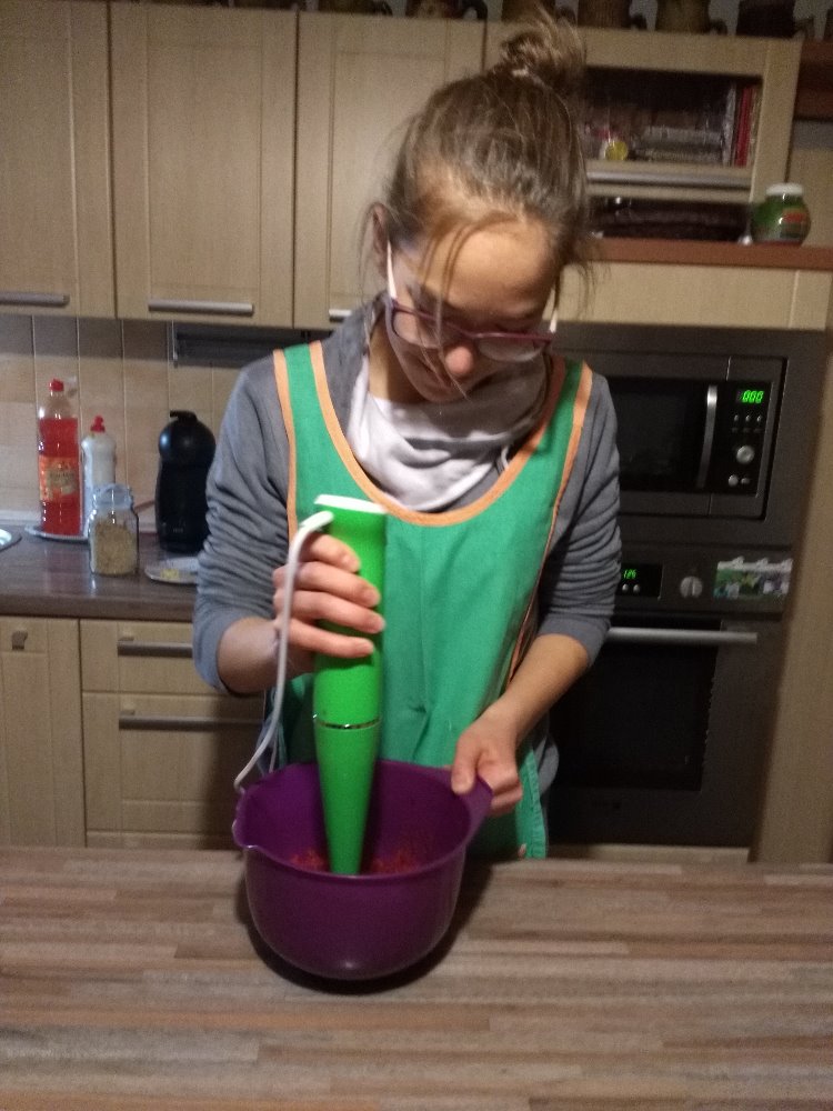 Batáty a červenou řepu rozmixujeme do hladka. 2