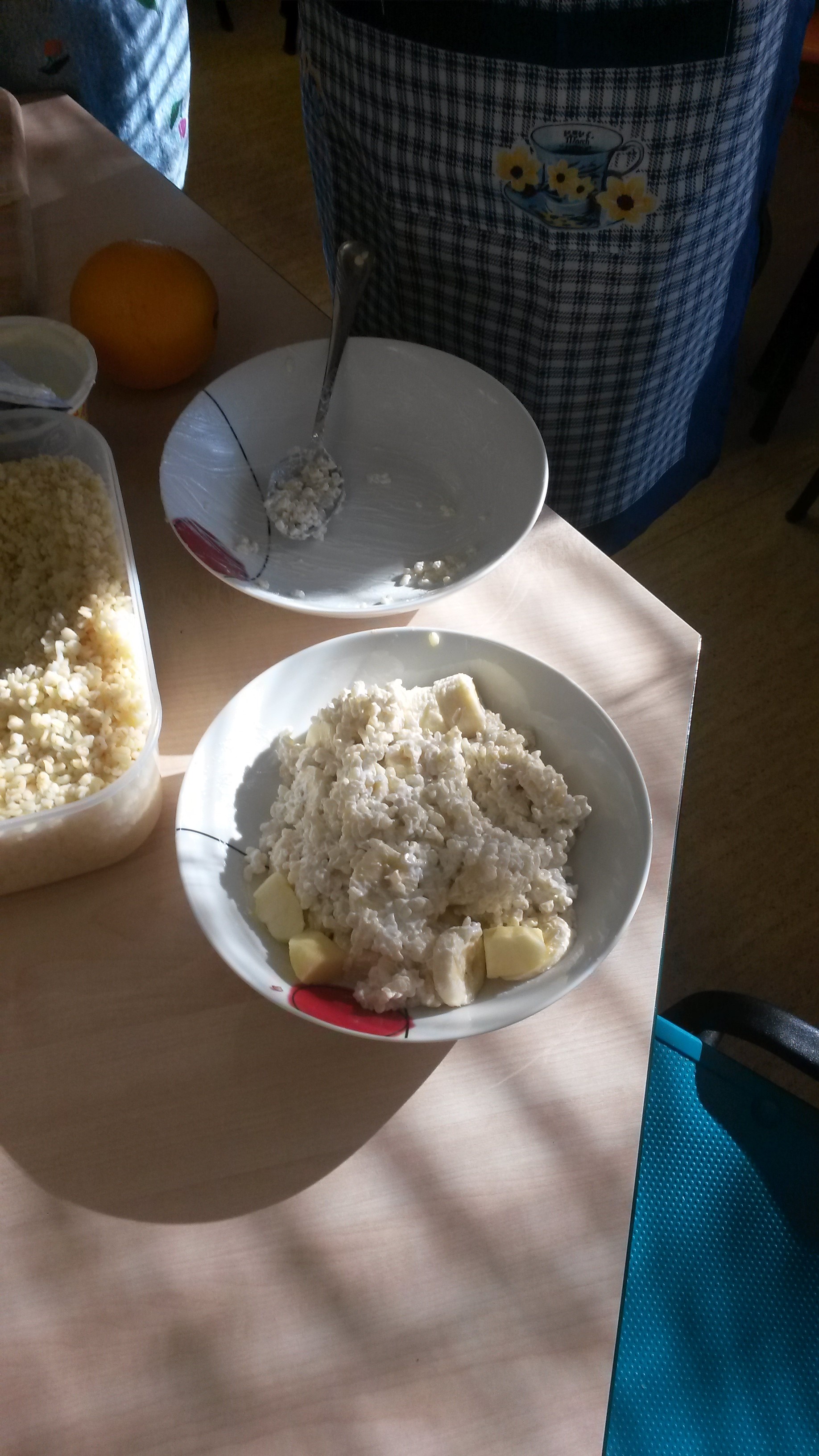 ... uvařený bulgur smícháme se zakysanou smetanou 0