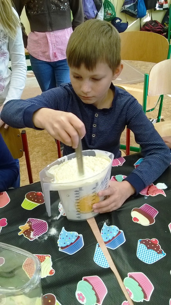 Promíchávání všech surovin. 4