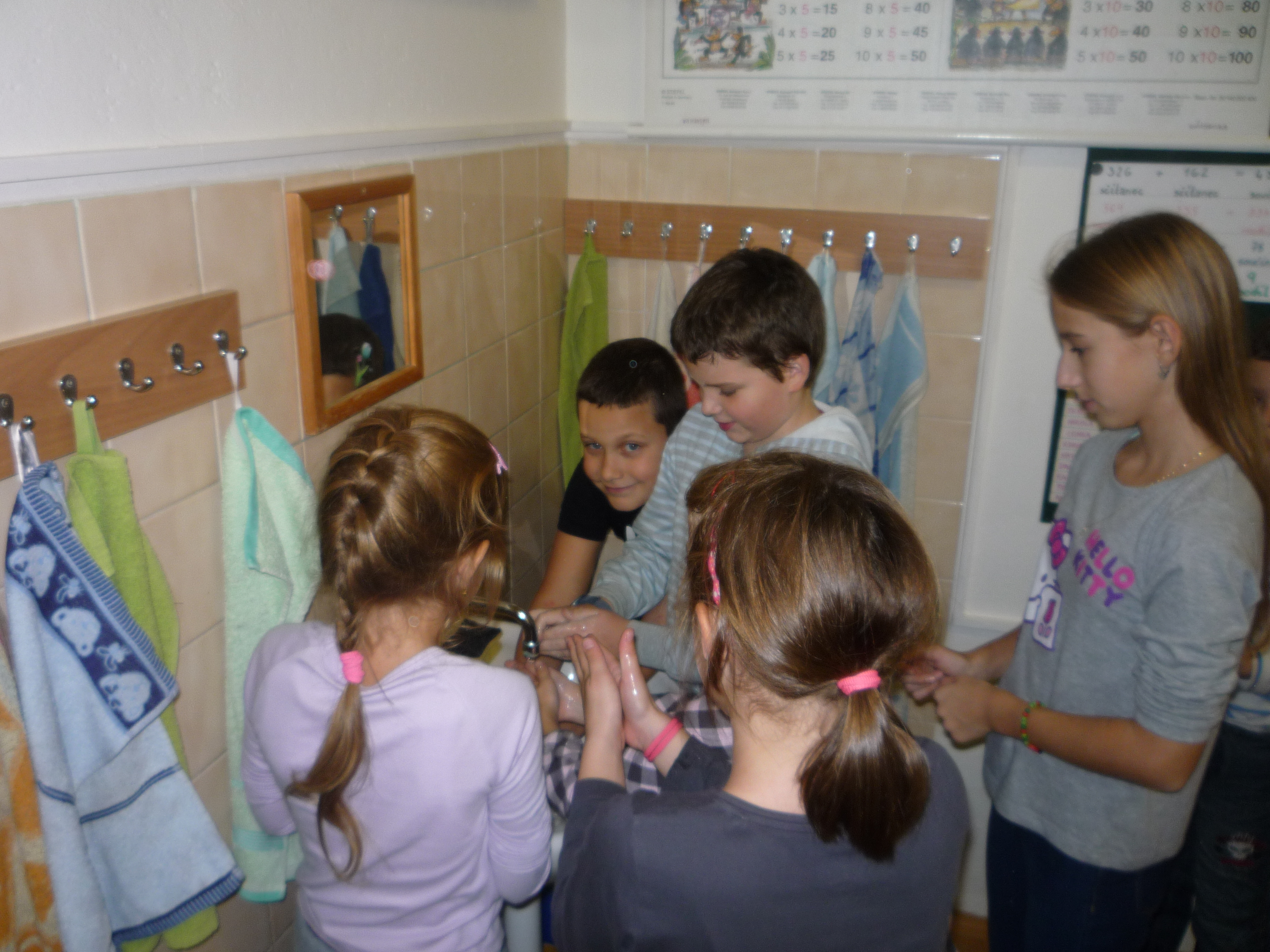 Začali jsme důkladnou hygienou - umyli jsme si ruce mýdlem 0