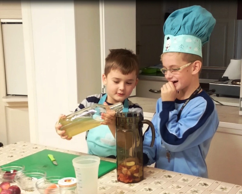 Pokud budou jablka málo sladká, přidáme kapku bezového sirupu. 13