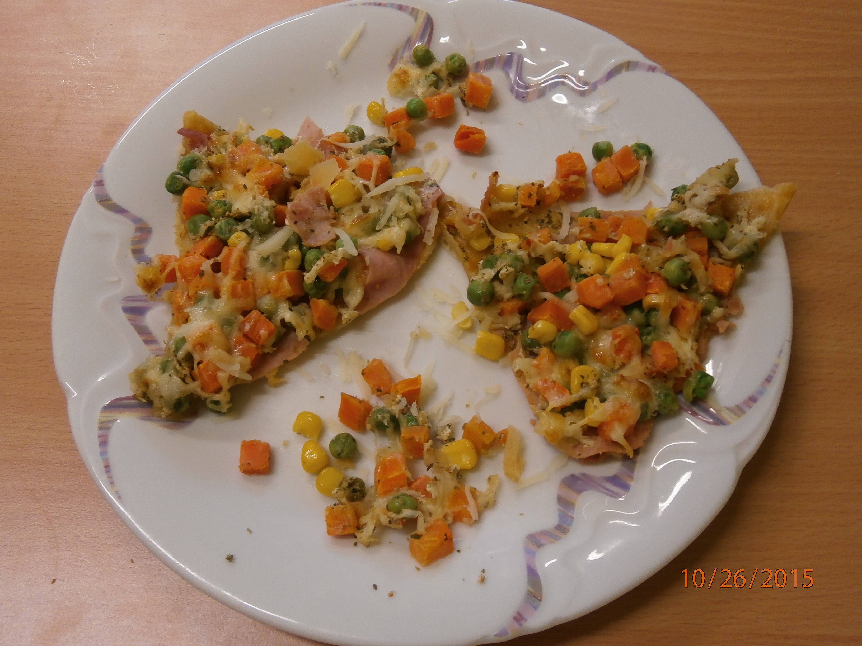 Pizza nakrájená na trojúhelníčky se jen rozplývala na jazyku....chutnala za tepla i za studena. 0